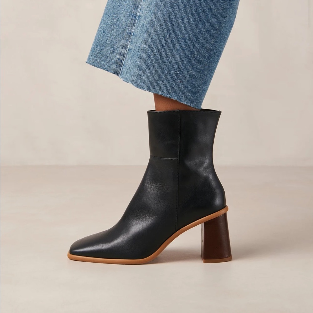 Alohas west vintage ankle boots